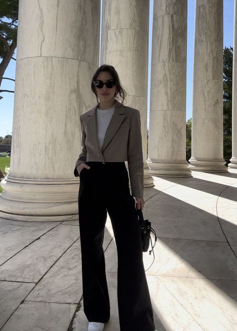 Outfit inspo Business Casual Outfits Cropped Blazer, Style Crop Blazer, Cropped Blazer Office Outfit, Corporate Pants Outfit, Wide Leg Pants And Blazer Outfit, Black Pants And Blazer Outfit, Cropped Blazer Outfit Work, Cropped Suit Outfit, Classy Outfit With Sneakers