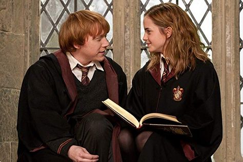 Harry Potter and the Half-Blood Prince (2009) Photo Harry Potter, Ron E Hermione, Harry Potter Lines, Ron Y Hermione, Scorpius And Rose, Tapeta Harry Potter, Mode Pop, Ronald Weasley, Buku Harry Potter