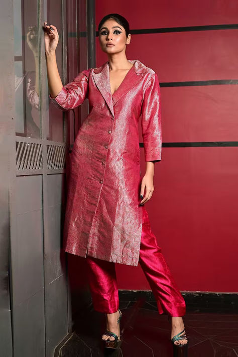 Pinki Sinha pink long coat with pant for women Designer Banarsi Suits, Banarasi Silk Suit Designs Latest, Banarsi Dress Designs, Coat Collar Kurti Design, Banarasi Suit Designs Latest, Banarsi Suit Design, Casual Indian Outfits, Banarsi Suit, Suits Design Latest