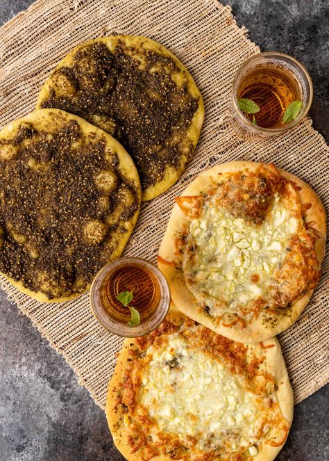 Lebanese Flat Bread, Zaatar Bread, Manakeesh Recipe, Zatar Recipes, Arabisk Mad, Lebanese Breakfast, Zaatar Recipe, Different Cheeses, Za Atar