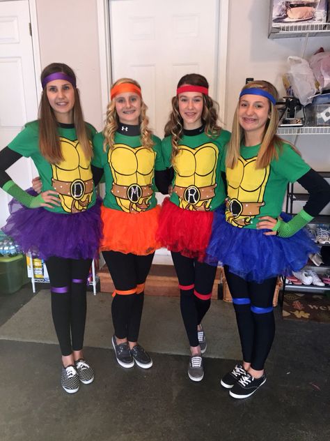 Ninja Turtle Teen Halloween Costume Diy Group Halloween Costumes, Meme Costume, Best Group Halloween Costumes, Kostum Halloween, Cute Group Halloween Costumes, Halloween Costumes For Teens Girls, Teen Halloween, Turtle Costumes, Bff Halloween Costumes