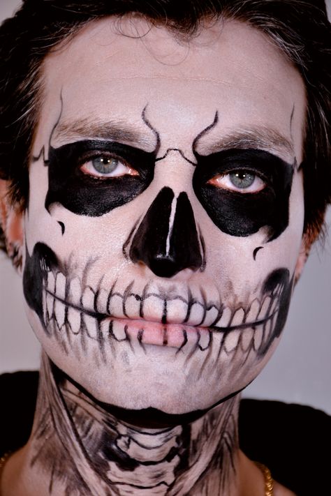 Anatomical skull makeup Tate Langdon Skull Makeup, Tate Langdon Skull, Tate Langdon Makeup, Skull Makeup Look, Skull Halloween Makeup, Tate Langdon, Skull Halloween, Skull Makeup, Horror Story