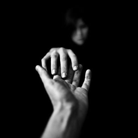 Coming out of the darkness Hand Fotografie, Hand Photography, Foto Poses, Black And White Portraits, Foto Inspiration, Black White Photos, Black N White, 인물 사진, Black And White Pictures