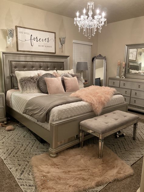 Bedroom Set Ideas For Women, Glam Bedroom Bedding, Beds For Adults, Room Ideas Aesthetic Gray And Pink, Studio Room Color Ideas, Pink And Silver Room Decor, Light Up Bedroom Ideas, Neutral Color Room Ideas, Glam Bedroom Decor Small Room