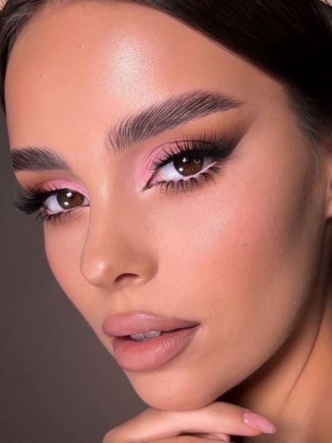 nude pink makeup look Pink Dress Makeup, Pink Makeup Looks, Brown Eyeshadow Looks, Light Pink Eyeshadow, Brown Makeup Looks, Prom Makeup For Brown Eyes, Pink Smokey Eye, Evening Eye Makeup, Maquillage On Fleek