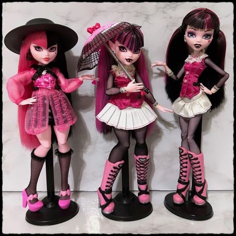 Monster High Dolls Gen 3, Gen 1 Draculaura, G1 Draculaura Doll, Gen 3 Draculaura Doll, Draculaura Gen 3 Doll, Draculaura Doll Aesthetic, Gen 3 Monster High, New Draculaura Doll, Draculora Cosplay