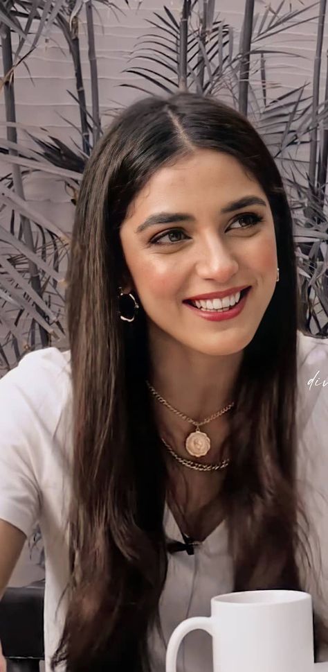 Queen, Pakistani Actor, Joker Images, Maya Ali, Bachelorette Outfits, Girl Next Door, White Shirt, Most Beautiful, Actors