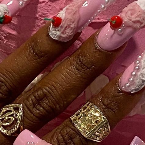🍒DALLAS JONES🍒 on Instagram: "I’m a walking Pinterest board 😋🔥💅🏾 I wanted icing nails for my birthday so I made it whole look 🎀 Should I make more hats to purchase from @realprettygirlsclub ? 💖 Hat & bra ARE NOT edible🤣😏🔥" Frosting Nails, Icing Nails, Birthday Cake Nails, Nails For My Birthday, Cake Nail Art, Cake Nails, Cupcake Nails, 90s Nails, Bday Nails