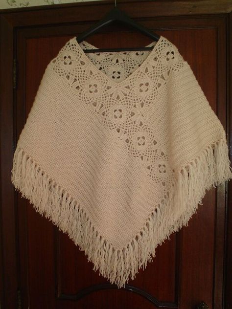 شال كروشيه, Poncho Crochet, Pull Crochet, Crochet Poncho Free Pattern, Top Patterns, Poncho Shawl, Crochet Poncho Patterns, Crochet Shawls And Wraps, Poncho Pattern