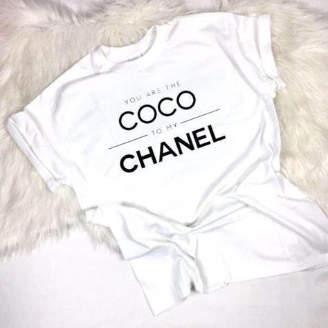 White Cotton T Shirt With Black Lettering, Relaxed Fit. Sleeves Are Standard And Can Be Rolled Up, Cute For Layering And Leggings. White Shirt And Jeans Outfit Women, Shorts And Graphic Tee Outfit, Boujee Shirts, Tan Shirt Outfit, Simply Southern Shorts, Chanel Tops, Brunch Outfits, Adidas Set, American Eagle Shirt