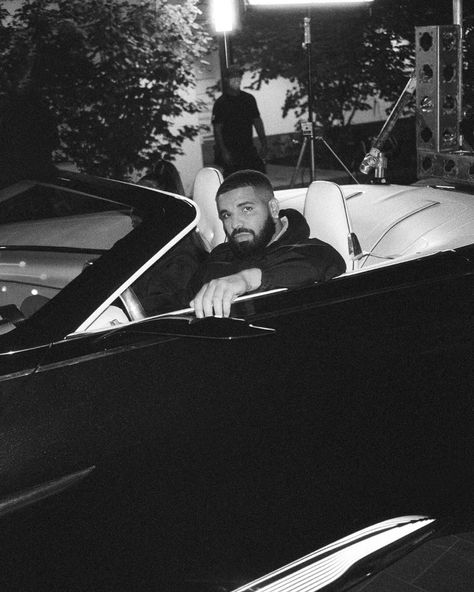 Black And White Rappers Aesthetic, Drake Album Cover, Drake White, White Rapper, Drakes Album, Drake Photos, Drake Wallpapers, Drake Drizzy, Travis Scott Wallpapers