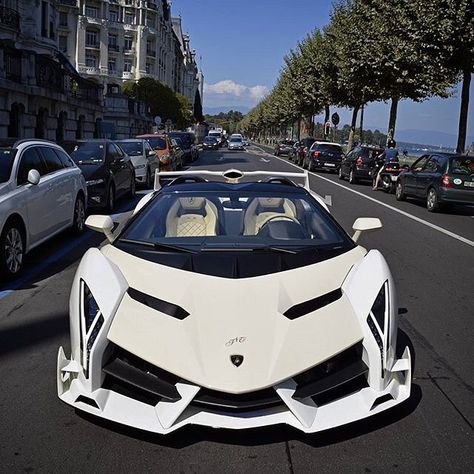 Lamborghini Veneno Roadster Veneno Roadster, White Lamborghini, Aventador Lamborghini, Lamborghini Centenario, Luxury Boat, Aston Martin Vanquish, Pagani Zonda, Lamborghini Veneno, Pagani Huayra