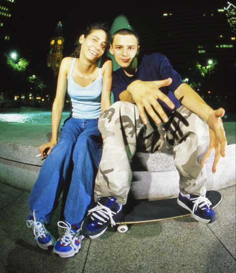 90 Skater Aesthetic, 90s Skater Aesthetic Outfits, 2000s Skater Aesthetic, 80s Skater Aesthetic, Skate Style 90s, 2000s Skater Fashion, 90s Poses, 90s Skater Outfits, 2000s Skater Boy