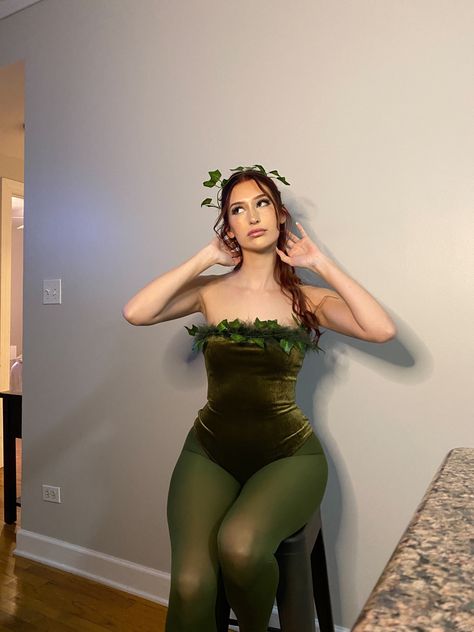 Cat Women And Poison Ivy Costume, Envy Halloween Costume, Grunge Fairy Halloween Costumes, Poison Ivy Dress Costume, Easy Poison Ivy Costume, Brat Halloween Costume, Dc Costumes For Women, Green Dress Costume Halloween, Readhead Costumes Halloween