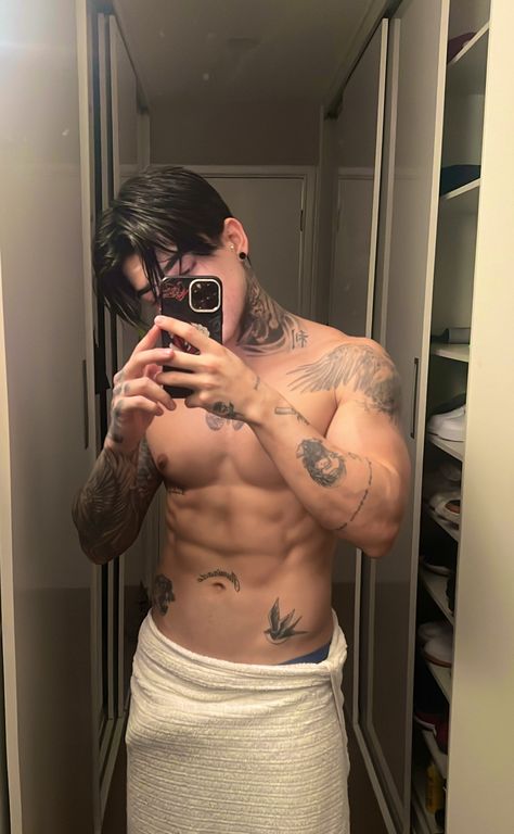 Twitter Men, Muscular Men Fashion, Ideal Male Body, Pat Pat, Gym Boy, Latino Men, Gym Guys, Gym Aesthetic, Inked Men