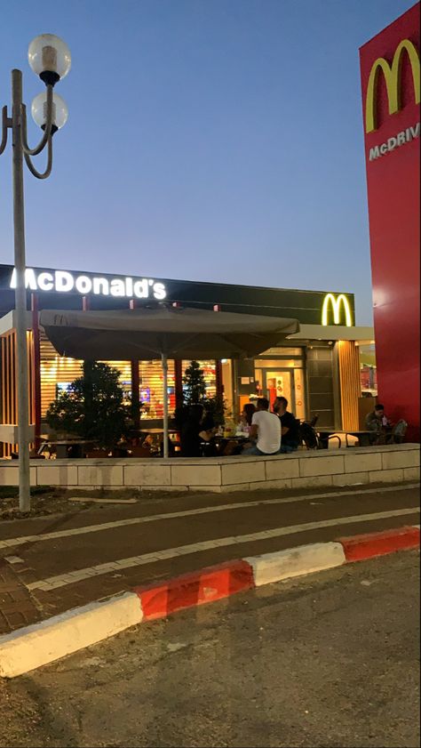 Mackdonals Aesthetic, Mcdonald’s Aesthetic, Aesthetic Mcdonalds, Mcdonalds Aesthetic, Mac Tonight, Mcdonald's Aesthetic, Mcdonald's App, America Aesthetic, Mc Do