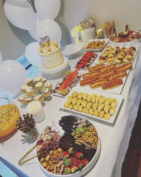 1st Birthday Party Snack Table, 1 St Birthday Food Ideas, Birthday Snack Table Aesthetic, First Birthday Meal Ideas, Kids Birthday Food Table, Birthday Food Table Ideas, Kids Birthday Party Table Set Up, White Decor Party, Birthday Party Food Table Set Up