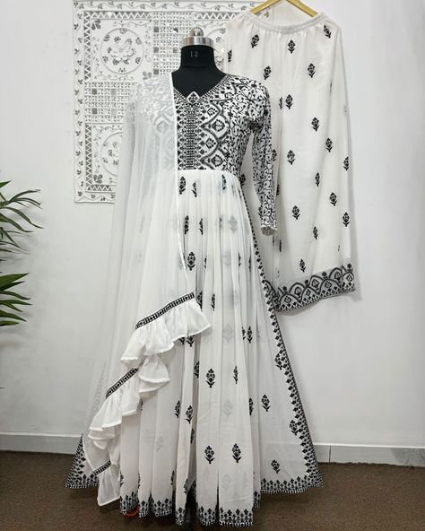 Ruffle Dupatta, White Anarkali, Georgette Anarkali Suits, Pakistani Outfit, Georgette Anarkali, Pakistani Couture, Designer Anarkali, Heavy Embroidery, Organza Dress