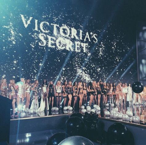 Victoria's Secret Aesthetic, Era Victoria, Victoria Secret Wallpaper, Victoria Secret Show, Victoria's Secrets, Victoria Secret Models, Vs Fashion Shows, Victoria's Secret Angel, Model Lifestyle