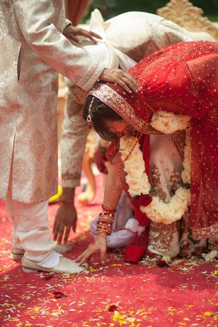 Indian Wedding Traditions, Vidai Ceremony, Jain Wedding, North Indian Wedding, Marriage Poses, Indian Wedding Pictures, Indian American Weddings, Indian Culture And Tradition, Modern Indian Wedding