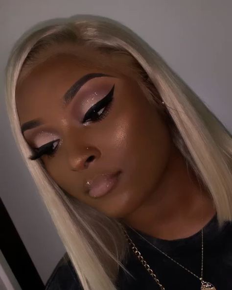 Pretty Little Faces LLC on Instagram: “Guess Who Just Hit 10k Followers !!!! 🤩🤩. Thank you guys so much for following me ! I will be dropping my first tutorial soon 🥰  Soft Glam…” Brunch Makeup Ideas Black Women, Brown And Blonde Ombre Hair, Brown And Blonde Ombre, Butter Blonde, Blonde Ombre Hair, Nail Design Stiletto, Brown And Blonde, Birthday Makeup Looks, Frontal Hair