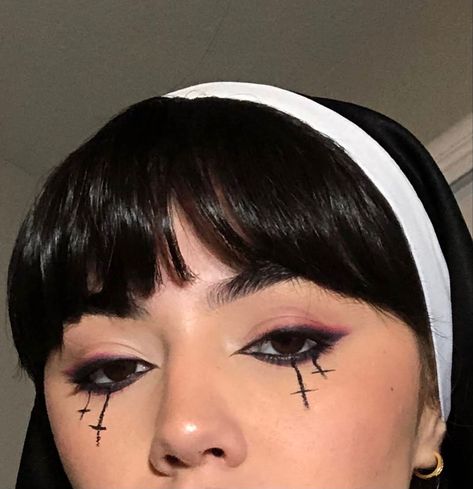 Cute Nun Makeup Halloween, Nun Rave Costume, Demonic Nun Costume, Spooky Nun Makeup, Holoween Idea Makeup, Demonic Nun Makeup, Bad Habit Nun Makeup, Possessed Nun Costume, Nun Make Up Halloween