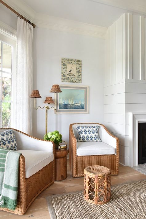 loudermilk jordan palm beach county living room India Hicks Interior Design, Florida Sunroom Ideas, Sunroom Ideas Decorating, Florida Living Room Ideas, Preppy Beach House, Florida Interior Design Ideas, Beach Sunroom, Palm Beach Interiors, Dopamine Decorating