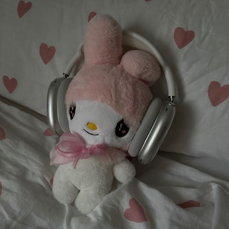 Musica Spotify, Images Hello Kitty, Music Cover Photos, Playlist Covers Photos, Walpaper Hello Kitty, Nostalgia Aesthetic, Pop Playlist, Hello Kitty Themes, Collage Scrapbook