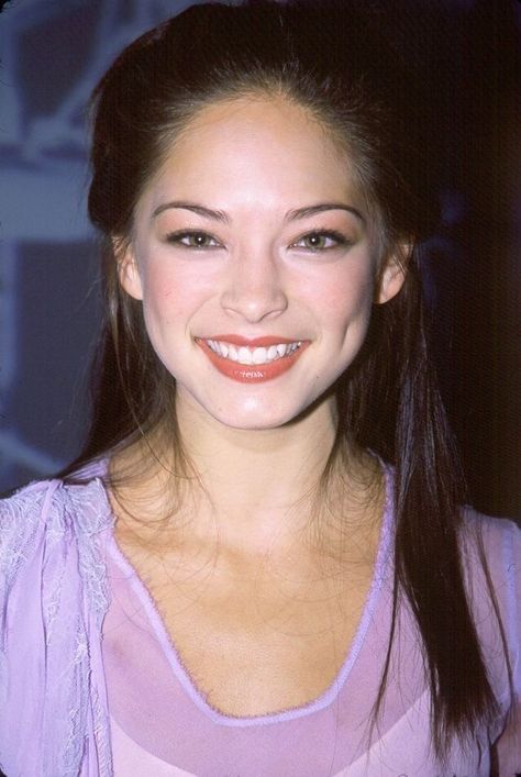 kristin kreuk Deep Dimples, Kristen Kruek, Kristin Kreuk Smallville, Kristen Kreuk, Catherine Chandler, Lana Lang, Arum Lily, Laura Vandervoort, Abs Women