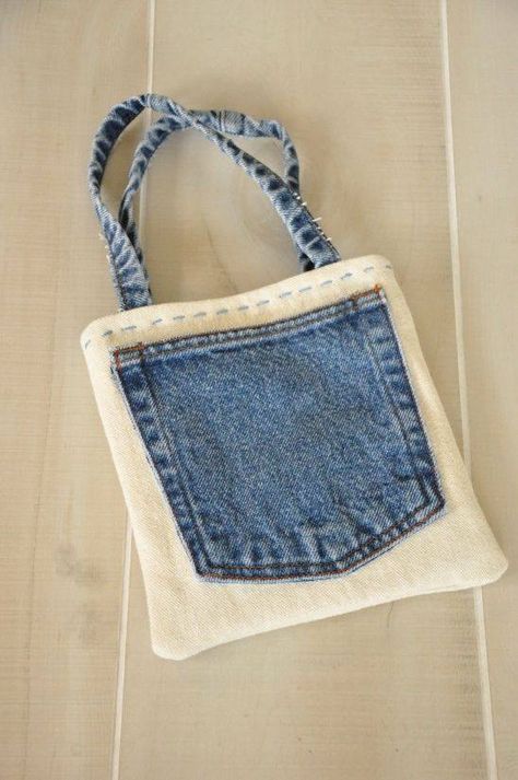 Desain Tote Bag, Easy Bag, Jean Purses, Corak Menjahit, Blue Jeans Crafts, Denim Purse, Recycled Jeans, Denim Ideas, Recycle Jeans