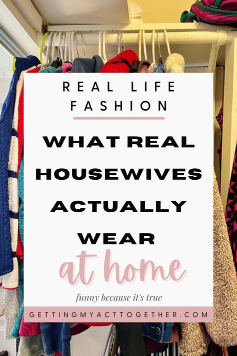 Real Stay at Home Mom Outfits You Will Love and Relate to Cute Stay At Home Outfits, At Home Mom Outfits, Stay At Home Mom Outfits, Stay At Home Outfits, At Home Outfits, Old Sweatshirt, Walking Outfits, Marley Lilly, Home Outfits