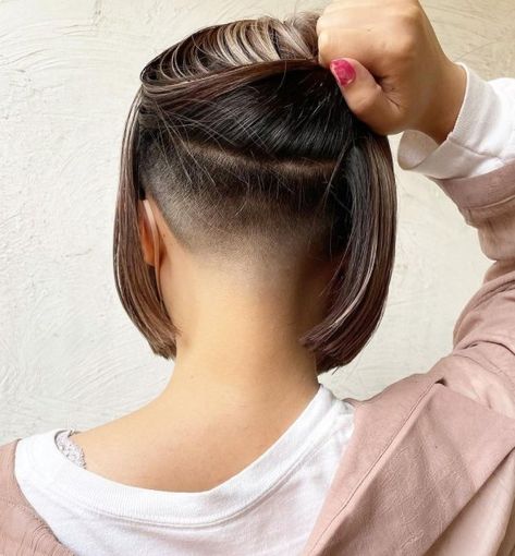 Undercut Bob for Thick Hair Undercut Bob Haircut, Shaved Bob, Undercut Hairstyles Women, Undercut Bob, Undercut Long Hair, Shaved Hair Designs, Nape Undercut, Undercut Women, Bob Hairstyles For Thick