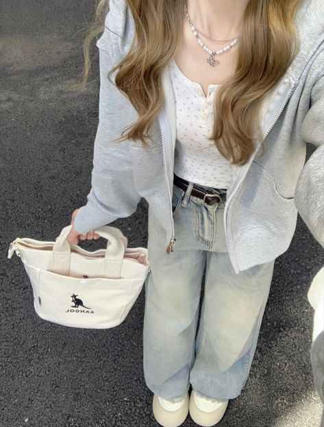 #fashion #aesthetic #outfits #outfitideas #outfitstyle #clothes Outfit Inspo Aesthetic Casual, Spring Outfit Korean, Soft Outfits Aesthetic, Simple Korean Outfits, Spring Outfits Korea, Korean Spring Outfits, Light Outfits, Outfit Kuliah, Fashion Aesthetic Outfits