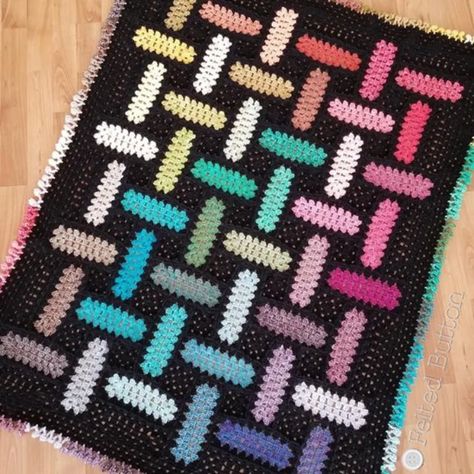 Patchwork, Black Granny Square, Plaid Crochet, Warp And Weft, Crochet Blanket Designs, Yarn Inspiration, Manta Crochet, Granny Square Blanket, Crochet Patterns Free Blanket