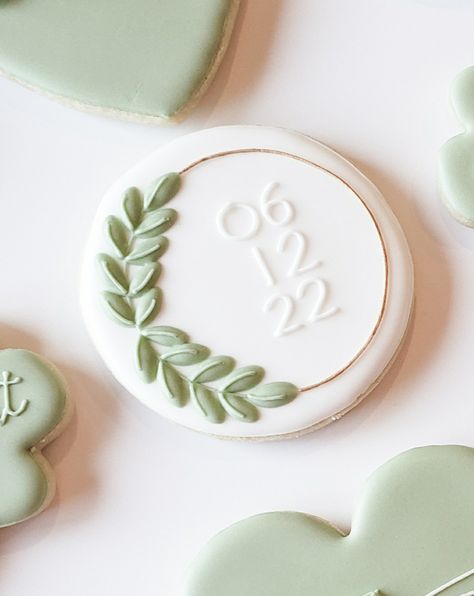 Bridal Party Cookies Decorated, Wedding Cookies Monogram, Wedding Cookie Decorating Ideas, Greenery Wedding Cookies Decorated, Sage Green Cookies Wedding, Wedding Day Cookies Decorated, Wedding Cookies Sage Green, Sage Bridal Shower Cookies, Bridal Shower Cookies Eucalyptus