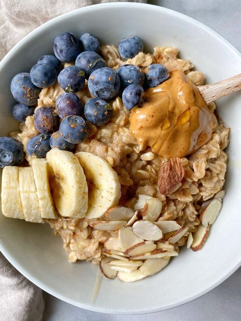 Creamy Stovetop Oatmeal Stovetop Oatmeal, Healthy Desayunos, Idee Pasto, Makanan Diet, Snacks Saludables, Läcker Mat, Think Food, Food Is Fuel, Healty Food