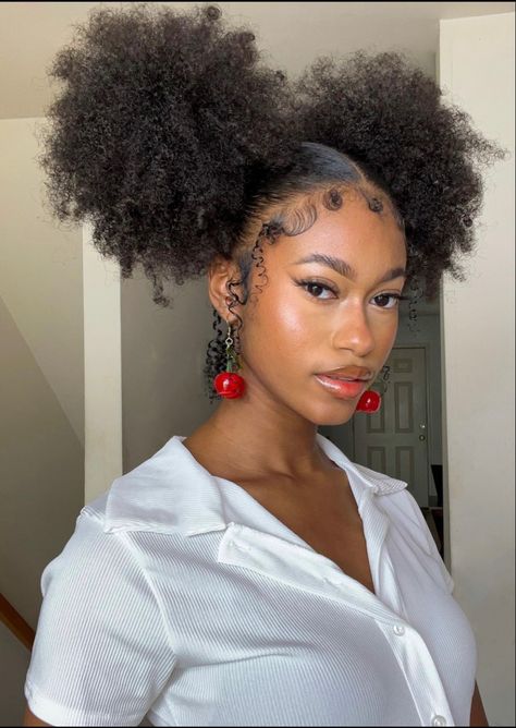 Black Girls Hairstyles Curly, Highschool Hairstyles, Brown Lipliner, Natural Hair Styles For Black, Afro Puff Hairstyles, Hair Styles For Black Women, Styles For Black Women, Cherry Girl, Curly Fro