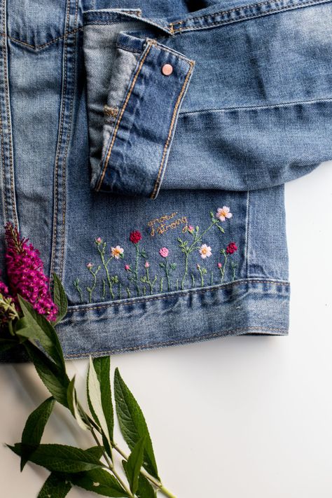 Denim Jacket Diy, Denim Jacket Embroidery, Embroidery Jeans Jacket, Embroidery Jeans Diy, Jean Jacket Diy, Jacket Diy, Jeans Embroidery, Jaket Denim, Diy Denim Jacket