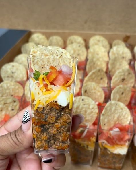 Taco Finger Food, Finger Foods In Cups, Mexican Finger Foods Parties, Taco Party Food Ideas, Miniature Appetizers, Taco Cup, Mexican Finger Foods, Mexican Catering, Shot Party