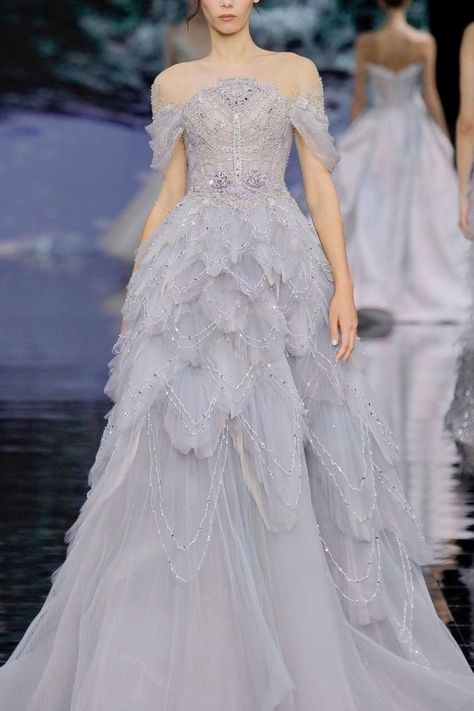 The Makeup Brush on Tumblr Couture, Haute Couture, The Atelier Couture, Yule Ball Outfits, Fantasy Gown, Met Gala Dresses, Beautiful Evening Gowns, Magic Dress, Fancy Gowns