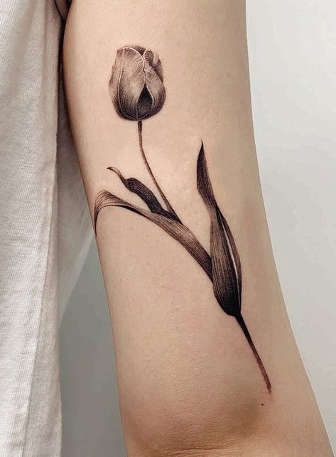 Realistic Flower Tattoo, Tulip Tattoo, Bunny Tattoos, Sharpie Tattoos, Flower Tattoo Sleeve, Modern Tattoos, Rose Tattoo Design, Large Tattoos, Spine Tattoos