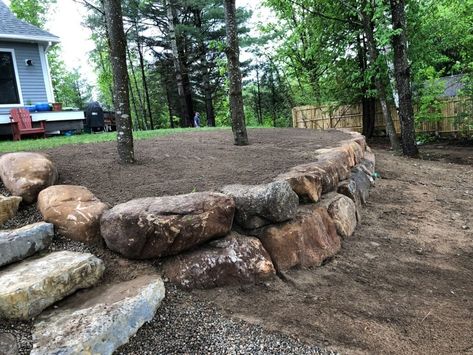 Rock Retaining Wall Front Yard, Rock Boulder Retaining Wall, Large Rock Retaining Wall Ideas, Boulders On Slope, Front Yard Landscaping Ideas Retaining Wall, Natural Rock Retaining Wall Landscapes, Boulders Retaining Wall, Rock Wall Retaining Walls, Rock Wall Around Patio