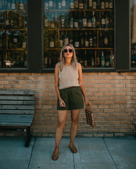Karin Emily Style | My Favorite Shorts for Summer (non denim!) #nondenimshorts #linenshorts #comfyshorts Summer Loose Outfits, Shorts For Women In Their 30's, Natural Mom Style, Modest Shorts Outfits Summer, Women’s Summer Style, Elevated Basics Style Summer, Minimal Summer Wardrobe, Classic Summer Style Women, Long Sleeve Spring Outfits