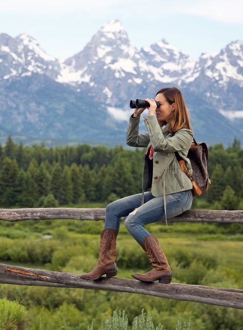 Sydne Style shows what to wear on safari in jackson hole wyoming summer vacation Jackson Hole Wyoming Summer, Jackson Hole Summer, Jackson Hole Winter, Winter Camping Outfits, Wyoming Vacation, Camping Clothes, Whistler Ski, Jackson Hole Wy, Yellowstone Trip