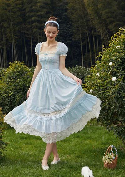 Regency Era Inspired Outfits, Nice Clothes For Women, Blue Princess Dress Aesthetic, Late 1800s Dresses, Royal Outfits Princesses, Vintage Dresses Aesthetic, Princess Outfit Ideas, Blue Cottagecore Dress, Cinderella Outfits