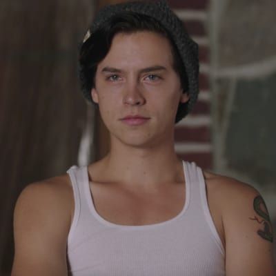 19 Of The Thirstiest Moments In The "Riverdale" Premiere Jughead Jones Hot Pics, Cole Sprouse Riverdale, Cole Sprouse Lockscreen, Riverdale Betty And Jughead, Cole Sprouse Hot, Cole Spouse, Cole Sprouse Jughead, Riverdale Betty, Cole M Sprouse
