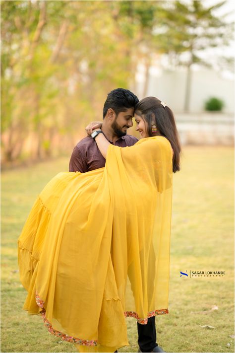 #coupleshoot #couplegoals #love #preweddingshoot #sagarlokhandephotography #wedding #maharashtrianprewedding #preweddingcoupleshoot #coupleshoot #couplephotoshoot #outdoorcoupleshoot #couplephotography #photoshoot Gf Photo, Pre Wedding Photoshoot Theme, Owls Wallpaper, Cute Photo Poses, Pre Wedding Photoshoot Props, Friend Drawings, Pre Wedding Photoshoot Outfit, Story Cover, Wedding Photoshoot Props