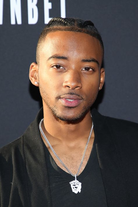 27 Pictures of Euphoria's Algee Smith That Will Have You Saying, "OK, McKay!" Algee Smith Euphoria, Fine Black Celebrities, Algee Smith Aesthetic, Black Celebrities Men, Black Actors Male, Mckay Euphoria, Aglee Smith, Black Male Celebrities, Black Male Actors