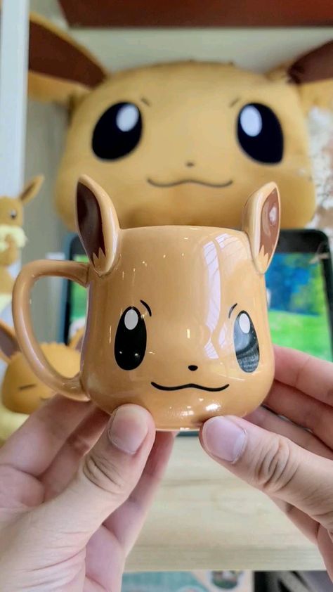 Pokemon Ceramics Ideas, Pokemon Pottery, Cute Eevee, Pokemon Mug, Fun Mugs, Hello Kitty Mug, Diy Pottery Painting, Pretty Mugs, Painted Mugs