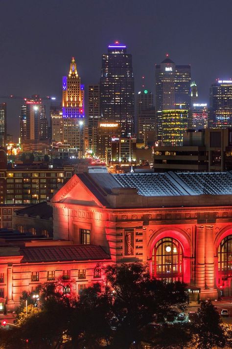 Top 9 Things To Do At Christmas In Kansas City, Missouri Kansas City Missouri Aesthetic, Caden Core, Kansas City Aesthetic, Kansas Aesthetic, Things To Do At Christmas, Union Station Kansas City, Kansas City Union Station, Midwest Travel Destinations, City Skyline Night